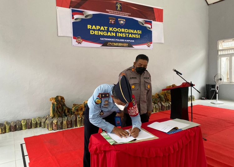 Rutan Kapuas bersama Kasat Binmas Akp Jimin menandatangani kesepakatan