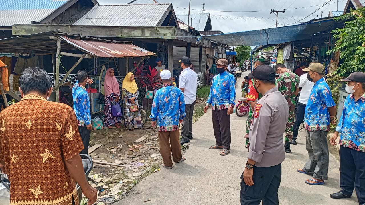 Personil Polsek bersama tim melakukan imbauan kepada masyarakat