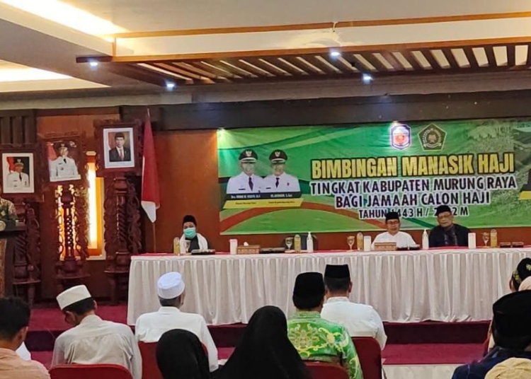 Kepala Kantor Kementrian Agama Murung Raya, H. Marzuki Rahman saat menyampaikan sambutan pada pembukaan manasik haji tahun 1443 Hijriah atau 2022 Masehi