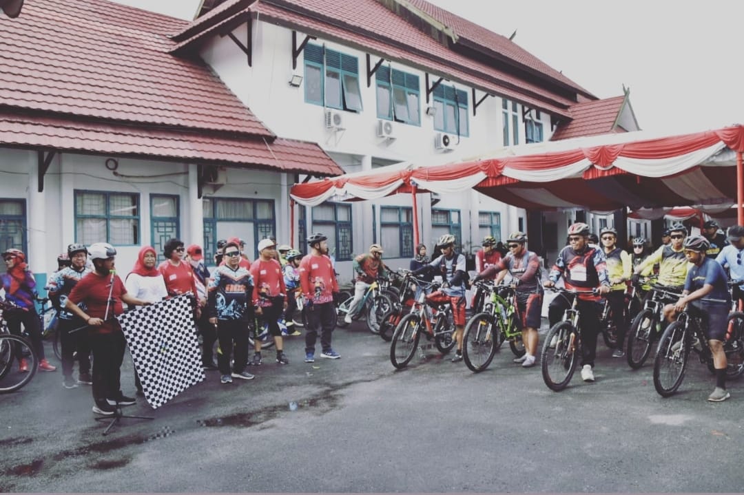 Start sepeda santai dan mountain bike