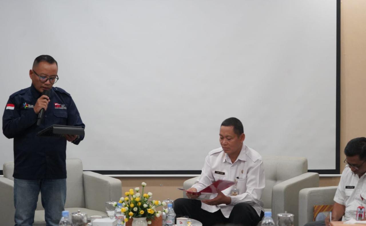 Kepala OJK Kalteng, Otto Fitriandy saat menyampaikan materi