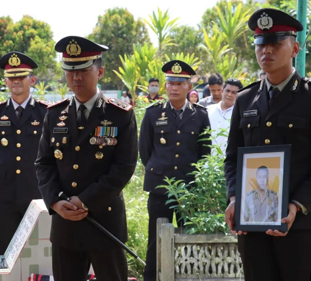 pemakaman salah satu personel Polres Kapuas yang wafat