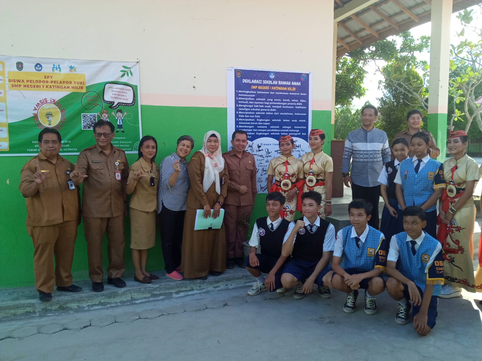 Tim verifikasi KLA dari Kemen P3A RI saat berkunjung ke SMPN 1 Katingan Hilir