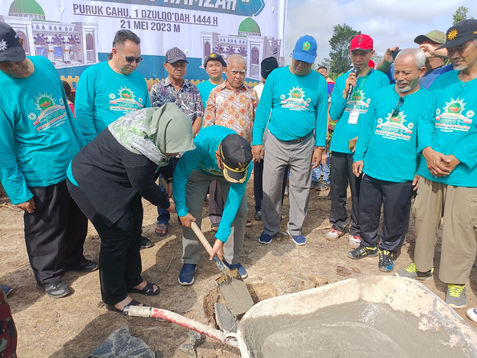 Wabub Serahkan Satu Unit Sepeda Motor Pemenang Doorprize Jalan Sehat