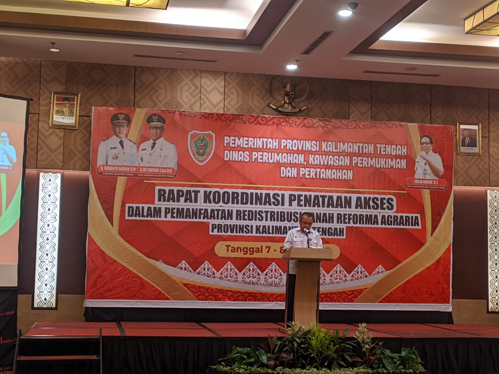 Asisten Administrasi Umum Setda Kalteng, Sri Suwanto pada Rakor Penataan Akses dalam Pemanfaatan Redistribusi Tanah Reforma Agraria di Provinsi Kalimantan Tengah, di Ballrom Swiss-belhotel Danum Palangka Raya