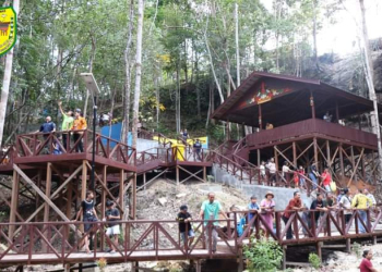 Objek wisata Air Terjun Batu Mahasur yang semakin ramai dikunjungi oleh wisatawan, belum lama ini