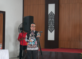 Sekretaris DAD Kalteng, Yulindra Dedy saat menghadiri sekaligus menyampaikan sambutan Ketum DAD Kalteng H. Agustiar Sabran