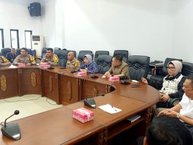 Dalam kegiatan silaturahmi tersebut dihadiri Ketua DPRD Barito Utara Hj Mery Rukaini, Wakil Ketua I DPRD, H Benny Siswanto dan seluruh anggota DPRD Barito Utara, Sekwan Drs Edwin Tuah beserta para Kabag, Kasi dan staf. Sedangkan dari Polres Barito Utara dihadiri langsung Kapolres AKBP Singgih Febianto, WakaPolres, Kabag Ops, Kasat Bimas, Kasar Reskrim dan lainnya.