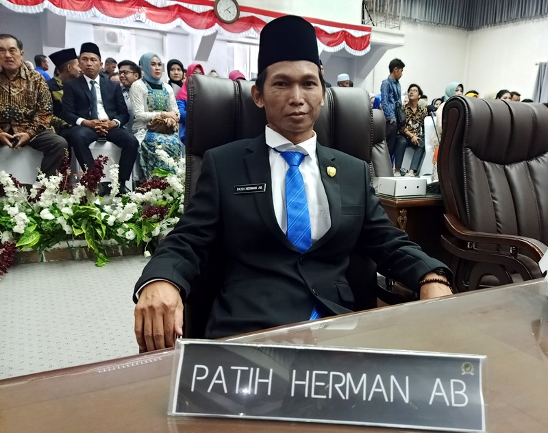 Anggota DPRD Kabupaten Barito Utara, Patih Herman AB dan Ardianto, menyatakan dukungan penuh terhadap Surat Edaran (SE) Nomor : 047/04/Bakesbangpol/I/2025 yang diterbitkan oleh Penjabat Bupati Barito Utara, Drs Muhlis.