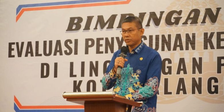 Pj Wali Kota Palangka Raya, Akhmad Husain, saat membuka Bimbingan Teknis Evaluasi Penyusunan Kebutuhan ASN Tahun 2025