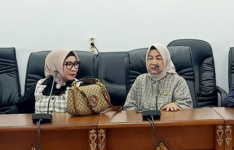 Pada acara silaturahmi unsur pimpinan dan anggota DPRD Kabupaten Barito Utara dengan Kapolres Barito Utara yang baru menjabat, AKBP Singgih Febianto, Ketua Komisi I DPRD Kabupaten Barito Utara, Hj Nety Herawati menyampaikan permasalahan terkait penyalahgunaan obat terlarang narkoba jenis sabu, Senin (13/1/2025) di ruang rapat DPRD setempat.