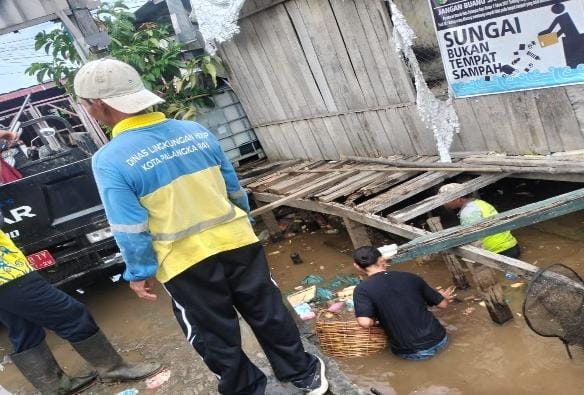 Pemerintah Kota (Pemko) Palangka Raya terus berupaya menjaga kebersihan lingkungan, terutama dalam mengatasi permasalahan sampah di wilayah Puntun.