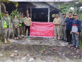 Dinas Perdagangan, Koperasi, Usaha Kecil Menengah dan Perindustrian (DPKUKMP) bersama Satpol PP Kota Palangka Raya kembali melakukan pemasangan spanduk peringatan retribusi daerah