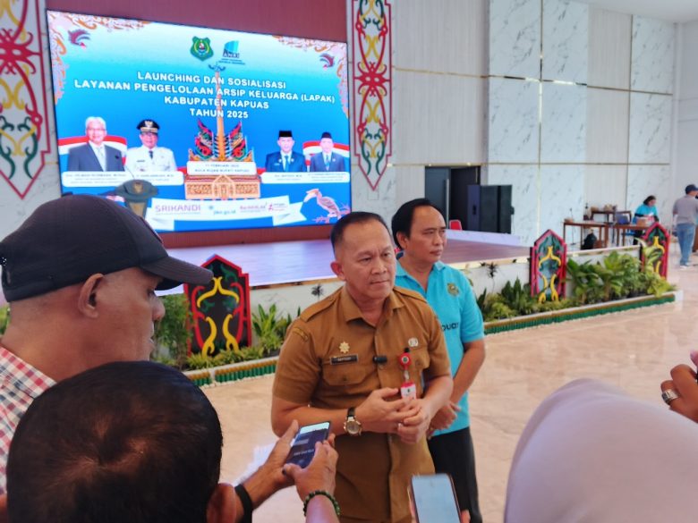 Pemerintah Kabupaten Kapuas melalui Dinas Perpustakaan dan Kearsipan (Disarpustaka) resmi meluncurkan Layanan Pengelolaan Arsip Keluarga (Lapak)