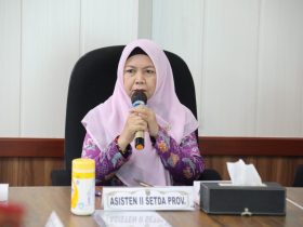 Asisten Perekonomian dan Pembangunan Setda Provinsi Kalteng, Sri Widanarni, saat memimpin Rapat Lanjutan Persiapan Pelaksanaan National Halal Fair 2025