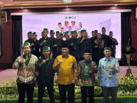 Foto bersama Wagub Kalteng H. Edy Pratowo, Ketua MW KAHMI Kalteng Abdul Razak, Bendahara Umum PB HMI Wisnu Sari Nugroho, Ketua Badko HMI Kalteng Restu Ronggo Wicaksono, dan pengurus Badko HMI Kalteng