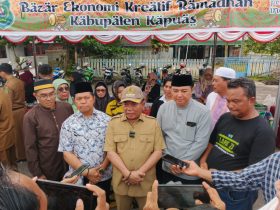 Dalam rangkaian kegiatan Safari Ramadan 2025, Bupati Kapuas, H. M. Wiyatno, S.P., bersama Wakil Bupati Kapuas, Dodo, mengunjungi Bazar Ramadan di kawasan Stadion Panunjung Tarung, Jalan Maluku, Kecamatan Selat