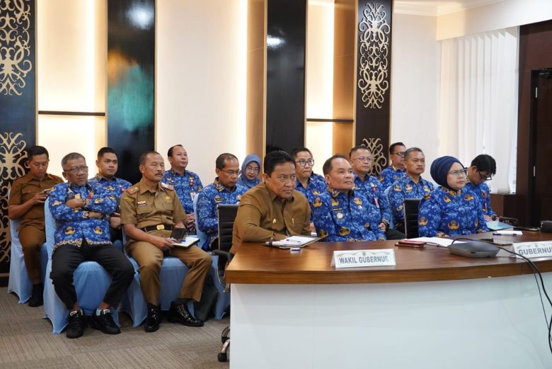 Pemerintah Provinsi Kalimantan Tengah (Pemprov Kalteng) mengikuti Rapat Koordinasi (Rakor) Penyelenggaraan Pemerintah Daerah yang digelar secara virtual di Ruang Kerja Gubernur Kalteng