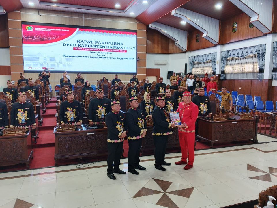 BALANGANEWS, KAPUAS – Dewan Perwakilan Rakyat Daerah (DPRD) Kabupaten Kapuas menggelar Rapat Paripurna Ke-3