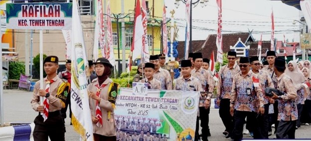 Pemkab Barut Resmi Lepas Pawai Ta aruf MTQH ke-52, 623 Peserta Meriahkan Karnaval Islami