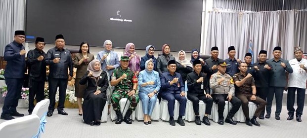 Pemerintah Kabupaten Barito Utara bersama jajaran Forum Koordinasi Pimpinan Daerah (FKPD) menggelar silaturahmi dengan unsur pimpinan dan anggota Dewan Perwakilan Rakyat Daerah (DPRD) Barito Utara, bertempat di Ruang Utama Rapat Paripurna DPRD, Senin (21/7/2025).