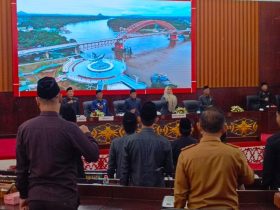 Rapat Paripurna ke-4 masa sidang III dengan agenda persetujuan dan penandatanganan dokumen RAPBD Perubahan TA 2025