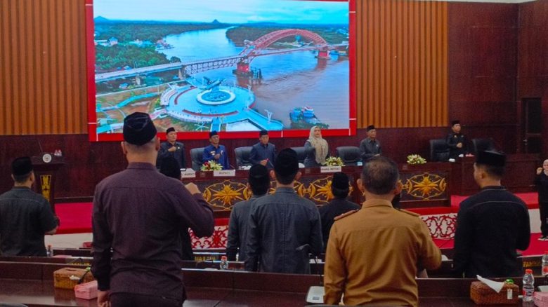Rapat Paripurna ke-4 masa sidang III dengan agenda persetujuan dan penandatanganan dokumen RAPBD Perubahan TA 2025