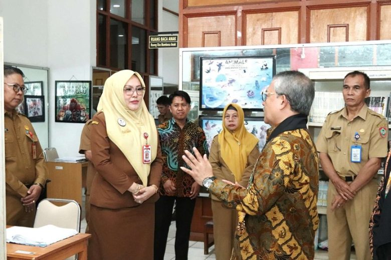 Kepala Perpustakaan Nasional Republik Indonesia (Perpusnas RI) Aminudin Aziz melakukan kunjungan kerja ke Dinas Perpustakaan dan Arsip (Dispursip) Provinsi Kalimantan Tengah
