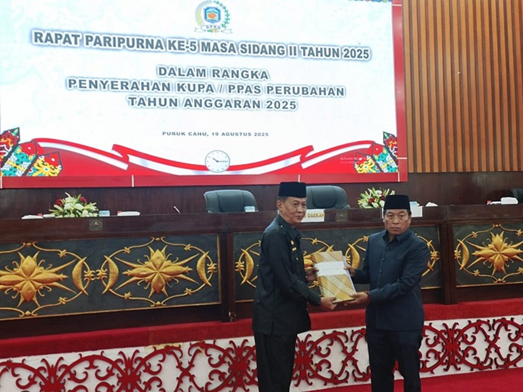 Pemerintah Kabupaten (Pemkab) Murung Raya melalui Pelaksana Tugas Sekretaris Daerah, Sarwo Mintarjo, menyerahkan Rancangan Perubahan Kebijakan Umum Anggaran (P-KUA) dan Perubahan Prioritas Plafon Anggaran Sementara (P-PPAS) Tahun Anggaran 2025 kepada DPRD Murung Raya dalam Rapat Paripurna ke-5 Masa Sidang II