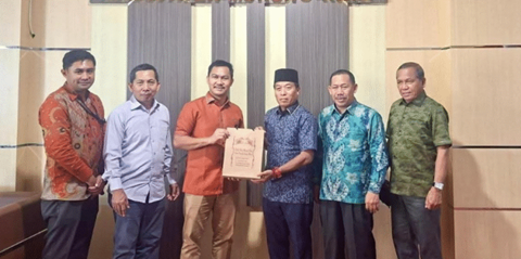 Ketua DPRD Murung Raya, Rumiadi, menerima kunjungan kerja dari rombongan DPRD Hulu Sungai Selatan (HSS), Kalimantan Selatan, di Gedung DPRD Murung Raya