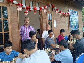 Dinas Perhubungan (Dishub) Kabupaten Murung Raya bekerja sama dengan Persatuan Catur Seluruh Indonesia (PERCASI) Mura menggelar Turnamen Catur Junior bertajuk Catur Cepat 30 + 5′ 7 Babak