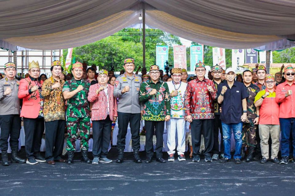 Pemerintah Provinsi Kalimantan Tengah bersama Dewan Adat Dayak (DAD) Kalteng Pemerintah Provinsi Kalimantan Tengah bersama Dewan Adat Dayak (DAD) Kalteng