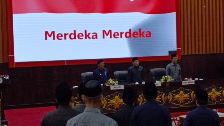 Bupati Murung Raya, Heriyus SE, dalam Rapat Paripurna ke-6 Masa Sidang II Tahun 2025 bersama DPRD Murung Raya,