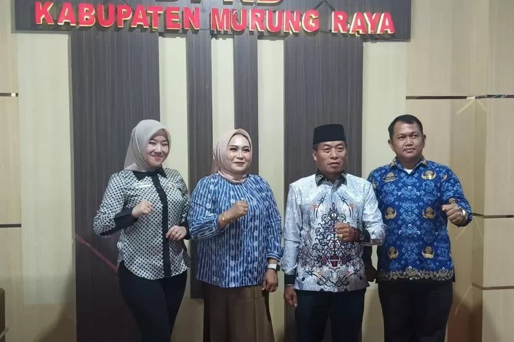 Ketua DPRD Murung Raya, Rumiadi, bersama Anggota DPRD Lita Norfiana dan Sekretaris DPRD Andry Raya