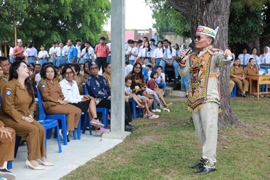 Gubernur Kalimantan Tengah H. Agustiar Sabran melakukan kunjungan kerja ke SMAN 1 Tamiang Layang, Kabupaten Barito Timur