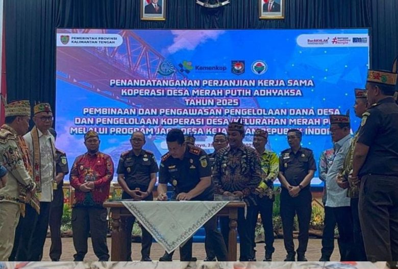 Kegiatan tersebut turut dihadiri Menteri Koperasi dan UKM RI Ferry Juliantono, Dirjen Bina Pemerintahan Desa Kemendagri RI La Ode Ahmad P. Balombo, serta Jaksa Agung Muda Bidang Intelijen Kejaksaan Agung RI Reda Manthovani.