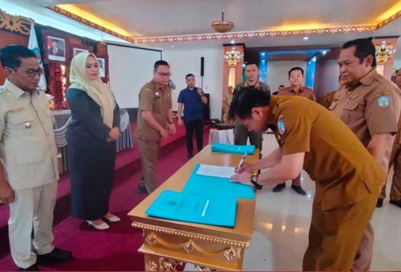 Pemerintah Kabupaten (Pemkab) Murung Raya menggelar Serah Terima Jabatan (Sertijab) Pejabat Pimpinan Tinggi Pratama di Gedung B Kantor Bupati Murung Raya