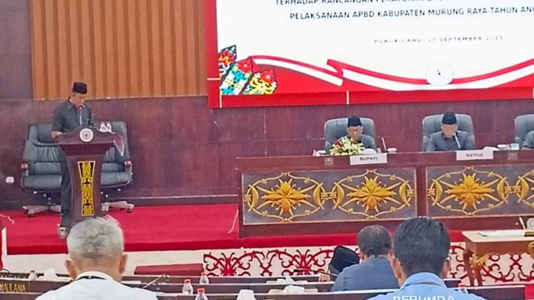 Juru Bicara Banggar DPRD Murung Raya Akhirudin dari Partai PKB menyampaikan laporan hasil kerja banggar bersama pihak eksekutif terkait Raperda Pertanggungjawaban APBD 2024