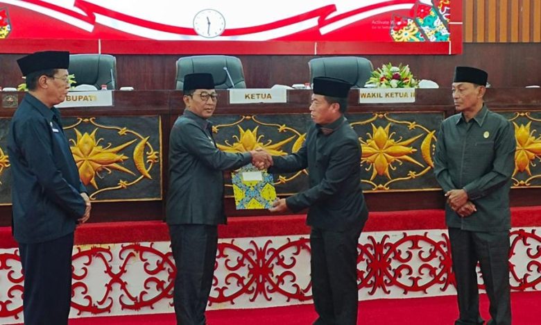 Bupati Murung Raya Heriyus SE menyampaikan apresiasi dan terima kasih kepada pimpinan serta seluruh anggota DPRD atas kerja sama, saran, dan masukan selama proses pembahasan.