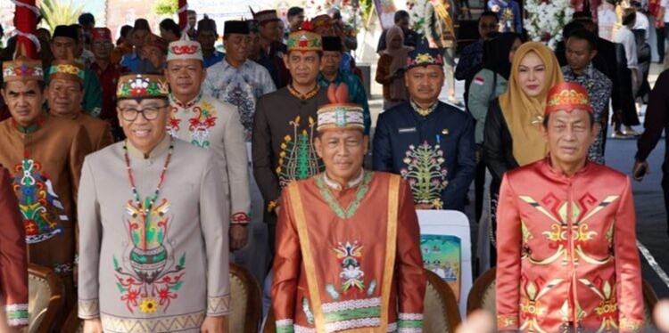 Upacara Peringatan Hari Jadi Ke 23 Kabupaten Murung Raya (mura) Berlangsung Khidmat Di Halaman Kantor Bupati Murung Raya