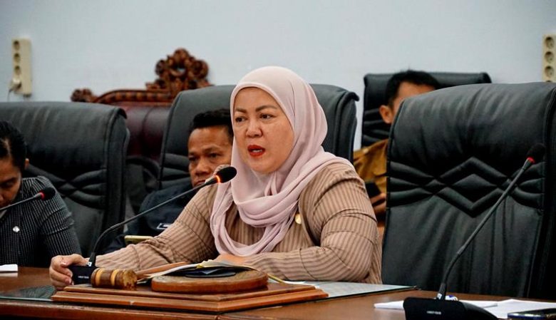 Waket II DPRD Barito Utara Hj Henny Rosgiaty Rusli