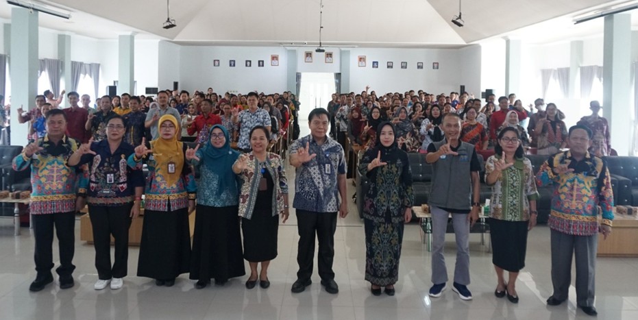 kegiatan Updating Dapodik yang dibuka oleh Bunda PAUD Katingan, Sumiati Saiful, di Aula Dinas Pendidikan