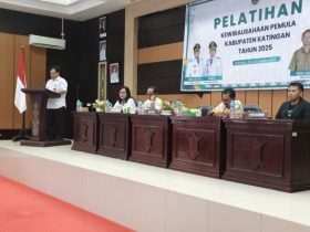 Asisten I Setda Katingan, George Doddy, membuka pelatihan kewirausahaan pemula yang diselenggarakan Dinas Kebudayaan, Pariwisata, Pemuda dan Olahraga (Disbudparpora) Kabupaten Katingan