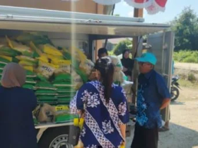Pemerintah Kabupaten Katingan bersama Perum Bulog Kanwil Kalimantan Tengah menggelar Gerakan Pangan Murah di Desa Dahian Tunggal, Kecamatan Pulau Malan