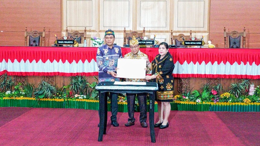 Rapat dipimpin langsung oleh Ketua DPRD Kota Palangka Raya, H. Subandi, serta dihadiri Wakil Wali Kota Palangka Raya, H. Achmad Zaini, bersama jajaran pemerintah kota.