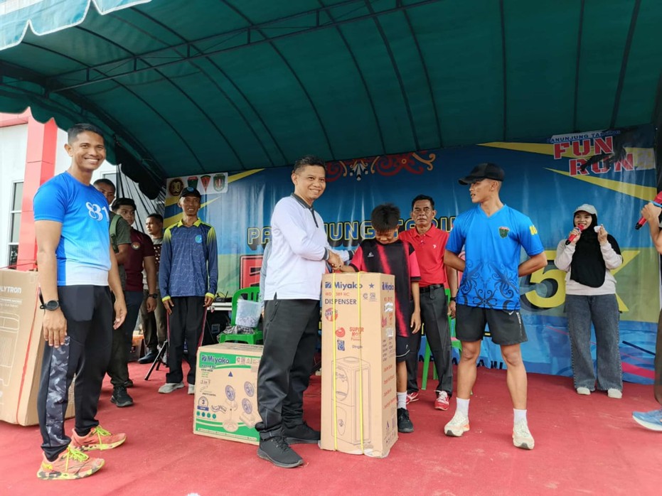 Wakil Bupati Katingan, Firdaus, menghadiri kegiatan Fun Run 5K Panunjung Tarung dalam rangka memeriahkan Hari Ulang Tahun (HUT) ke-80 Tentara Nasional Indonesia (TNI),
