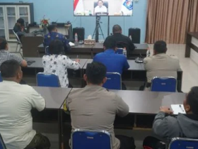 Pemerintah Kabupaten Katingan melalui Plt. Asisten II Setda yang juga Kepala Kesbangpol, Roby, mengikuti Rapat Koordinasi Nasional secara virtual bersama Menteri Dalam Negeri Muhammad Tito Karnavian
