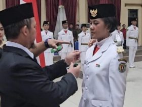 Bupati Katingan, Saiful, mengukuhkan 48 anggota Pasukan Pengibar Bendera Pusaka (Paskibraka) Kabupaten Katingan Tahun 2025 dalam upacara resmi di Gedung Serbaguna Salawah, Kasongan