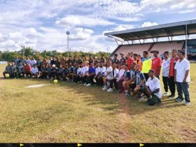 Penjabat (Pj) Sekretaris Daerah (Sekda) Katingan, Christian Rain, secara resmi membuka turnamen sepak bola di area Sport Center Kasongan