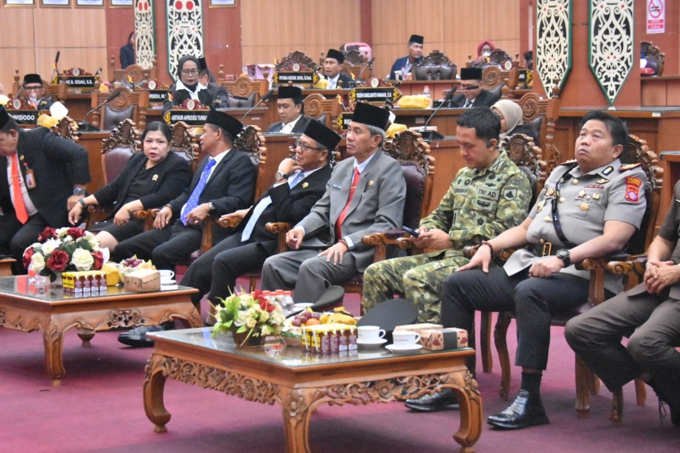 DPRD Kota Palangka Raya mengikuti Rapat Paripurna dengan agenda mendengarkan Pidato Kenegaraan Presiden Republik Indonesia dalam rangka memperingati Hari Ulang Tahun (HUT) ke-81 Kemerdekaan Republik Indonesia, Jumat (14/8/2026).